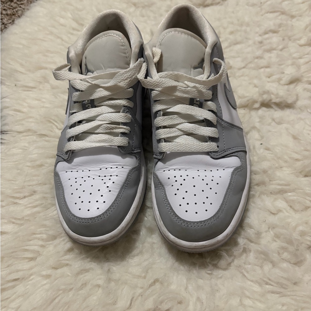 Nike Jordans Classic Gray and White Low-Tops - Picture 4 of 5